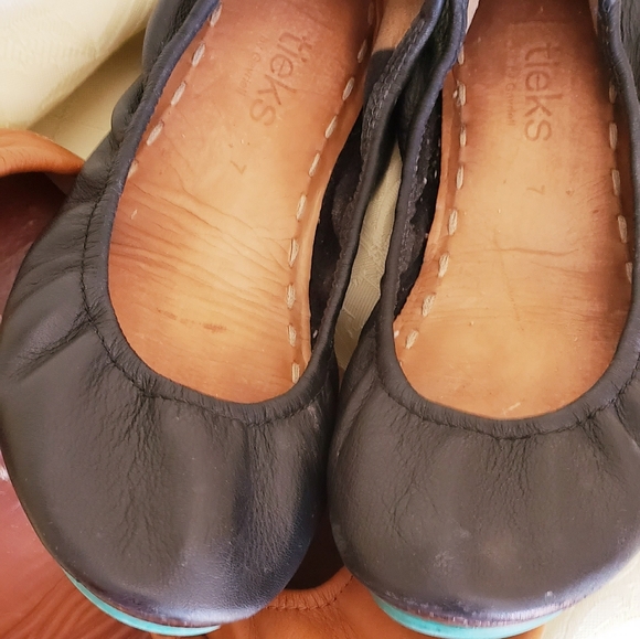 BUNDLE!! Two Pairs of Size 7 Tieks Camel and Black - Picture 4 of 12